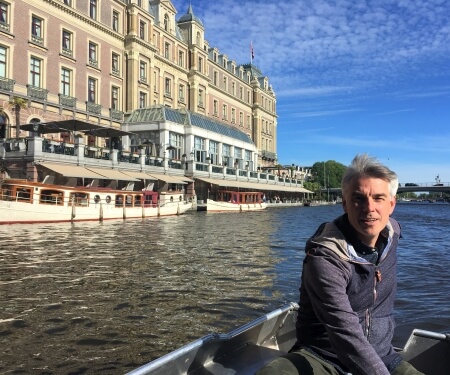 Sloep varen in Amsterdam grachten Boaty
